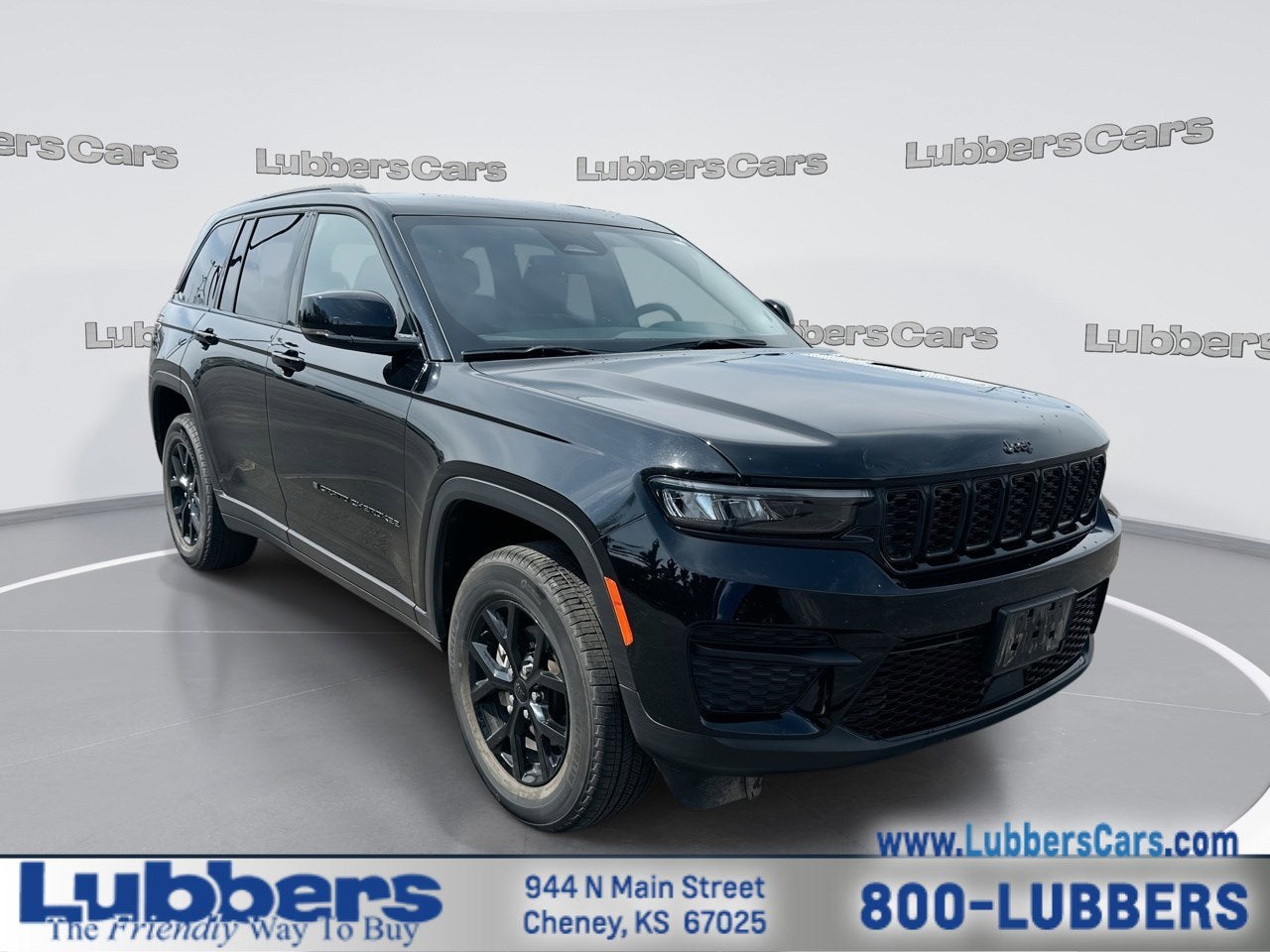 2025 Jeep Grand Cherokee Altitude in Diamond Black Crystal Pearlcoat — front three-quarter view