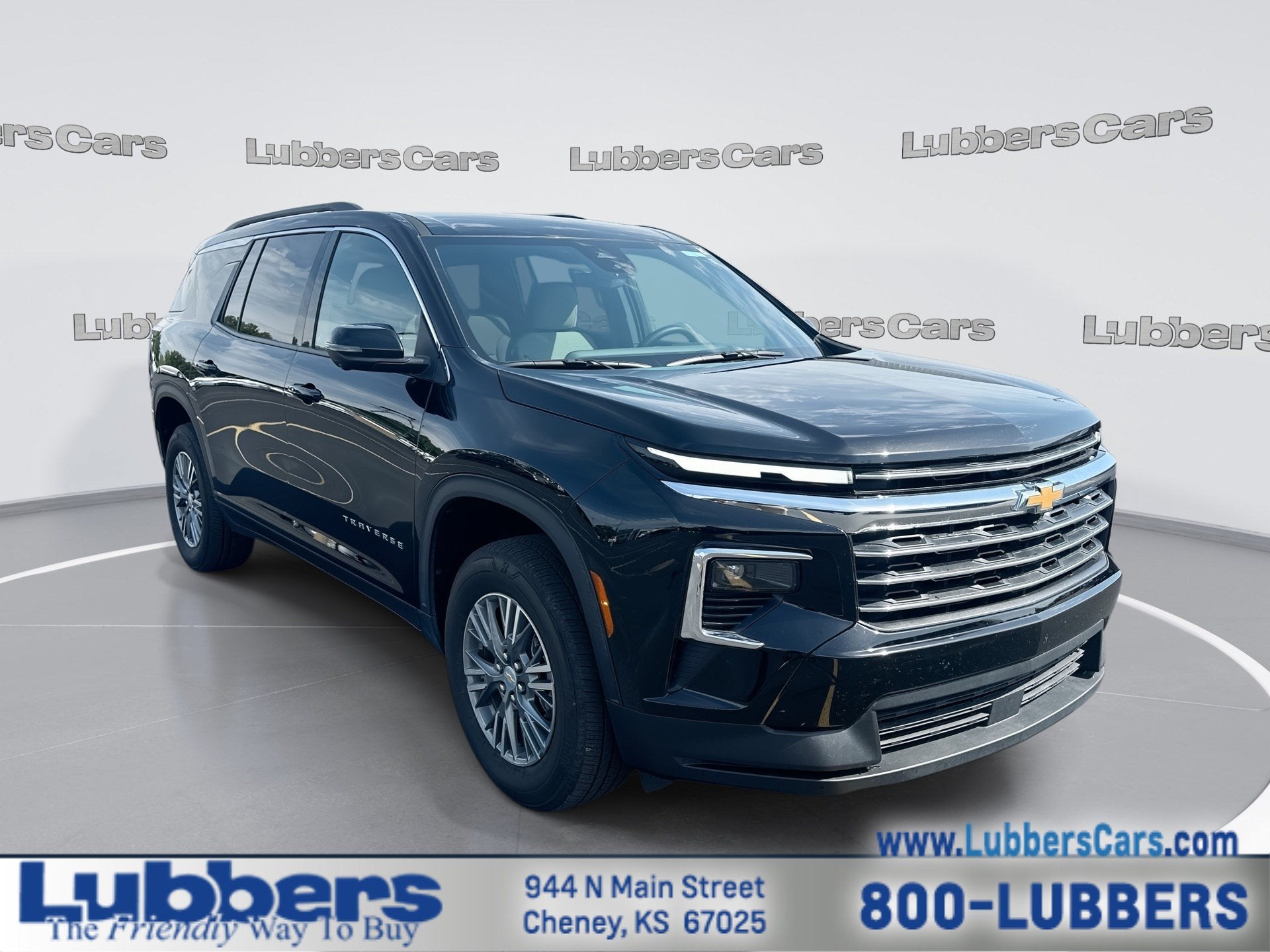 2026 Chevrolet Traverse FWD LT in Mosaic Black Metallic — front three-quarter view